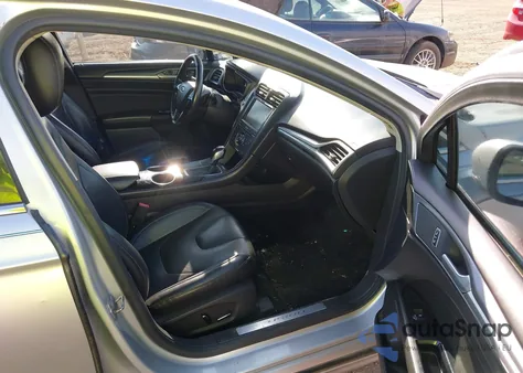 2013 Ford Fusion Titanium z USA, uszkodzony, nr VIN 3FA6P0K92DR200035